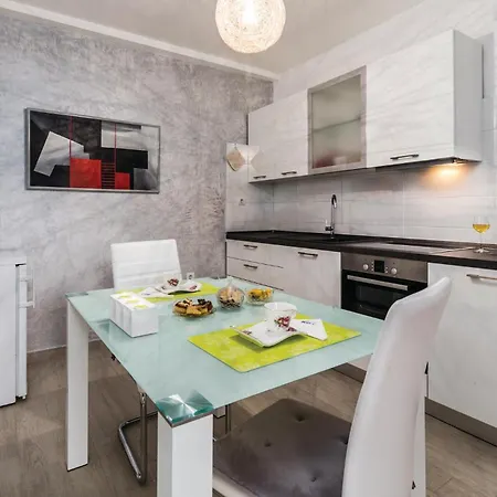 1 Bedroom Cozy In * Umag