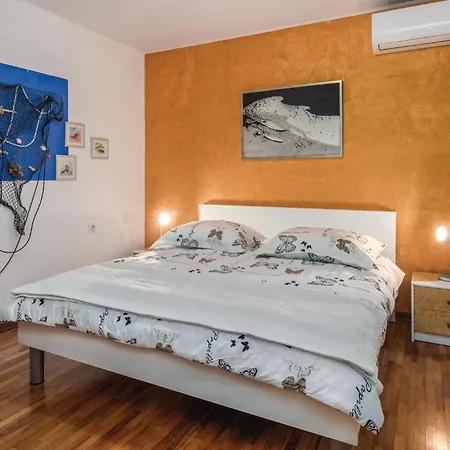 1 Bedroom Cozy In