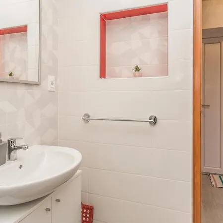Apartman In With Kitchen