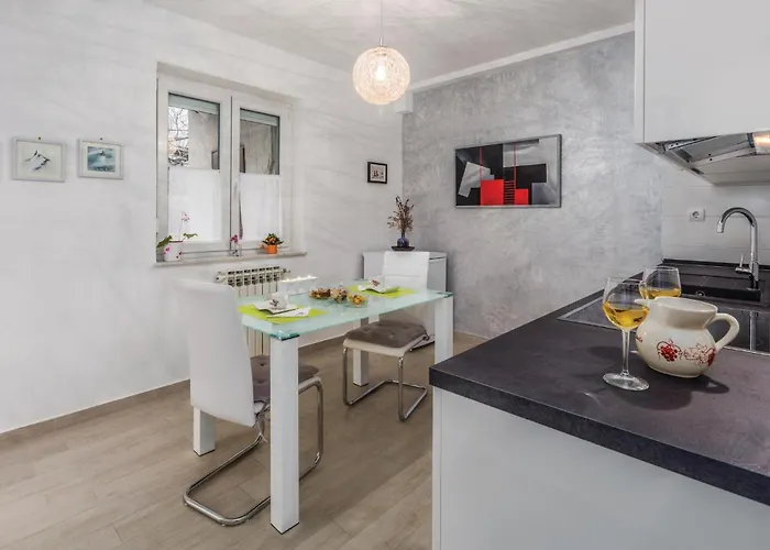 아파트 In With Kitchen 우마그